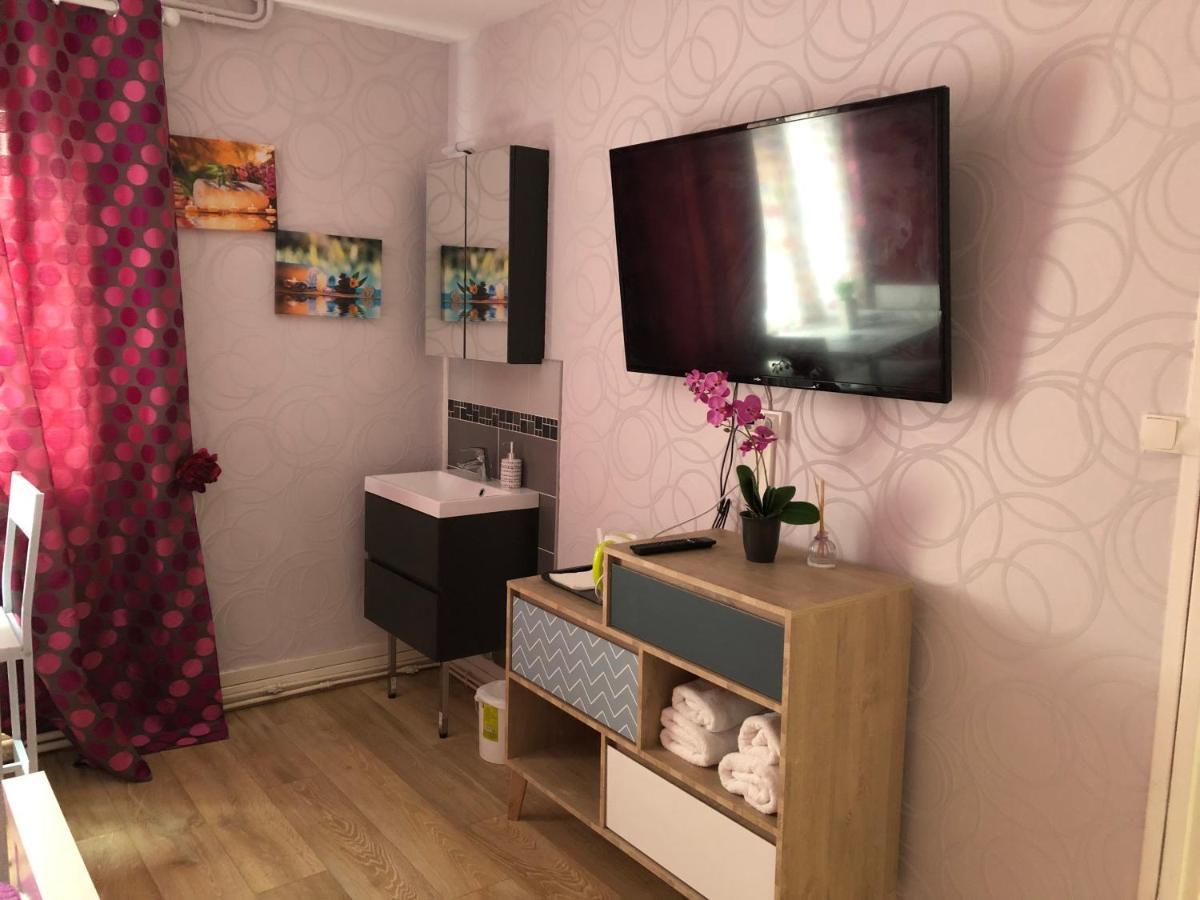 Privees Ferry-port-place D'armes Homestay