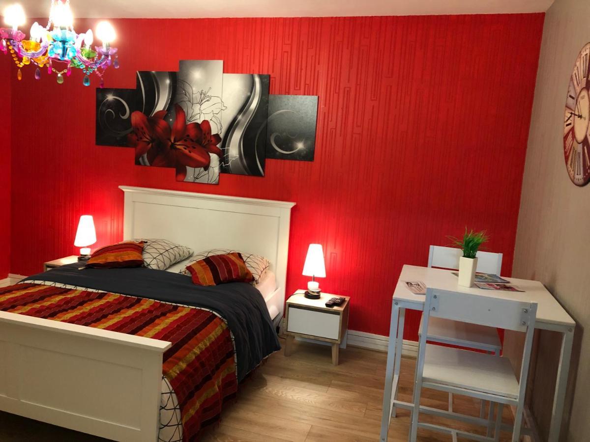 Privees Ferry-port-place D'armes Homestay